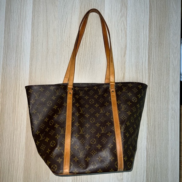 Louis Vuitton Pallas Shopper Monogram Canvas and Calfskin Gold Chain Strap  Euc